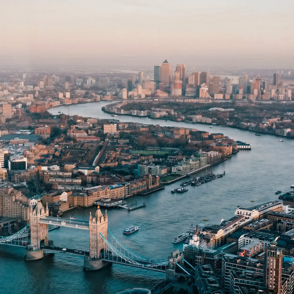 Win a 50 Minute Helicopter Tour Over London For TWO